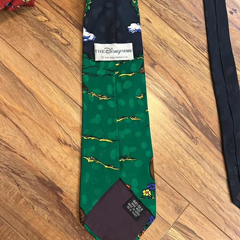 VTG Character Tie Lot 8 Ties Beatles, Disney, Warner Bros, Mad Dogs, etc - Picture 4 of 14